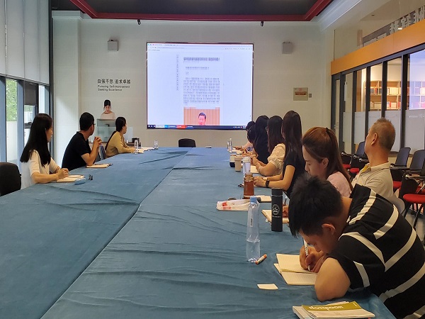 理论学习照片.jpg 理论学习照片.jpg